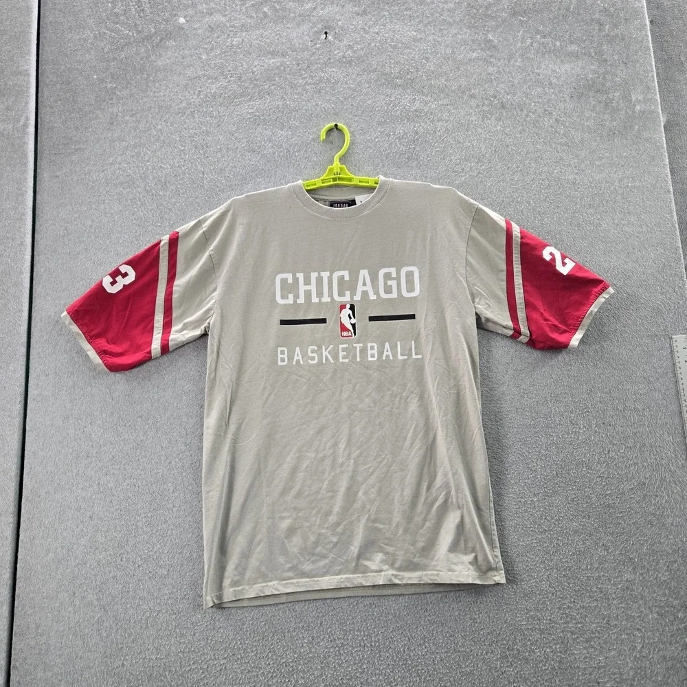 Chicago Bulls Men Shirt XXL Gray Jordan 23 Logo Ringer Short Sleeve Fitted‎